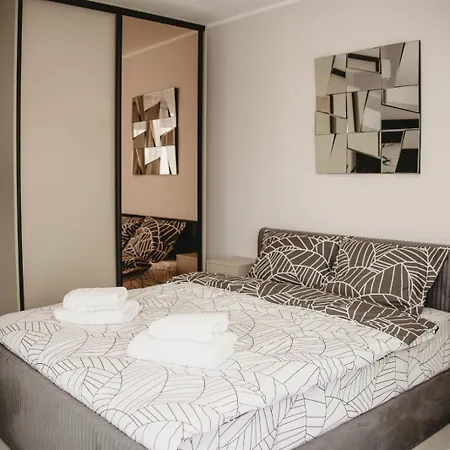 Апарт-отель White House Iris Napoca - 3- Parcare Gratuita, Self Check In 24h, Aeroport 15 Minute! Клуж-Напока