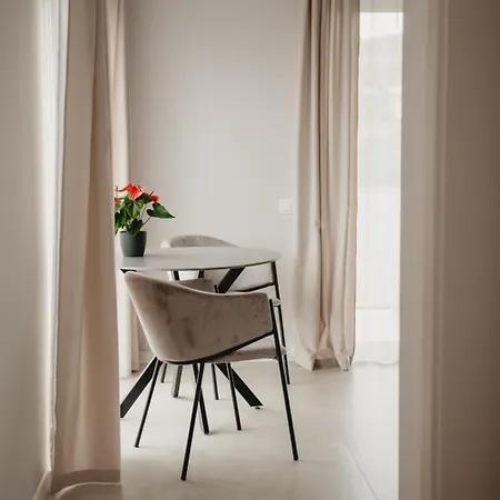 White House Iris Napoca - 3- Parcare Gratuita, Self Check In 24h, Aeroport 15 Minute! Ξενοδοχείο με διαμερίσματα Κλουζ-Ναπόκα