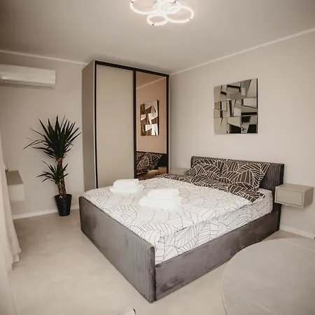 White House Iris Napoca - 3- Parcare Gratuita, Self Check In 24h, Aeroport 15 Minute! Апарт-отель 3*